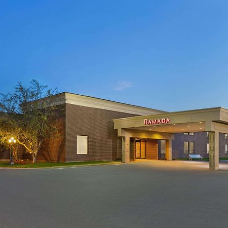 Ramada By Wyndham Fredericton Hotel Екстериор снимка