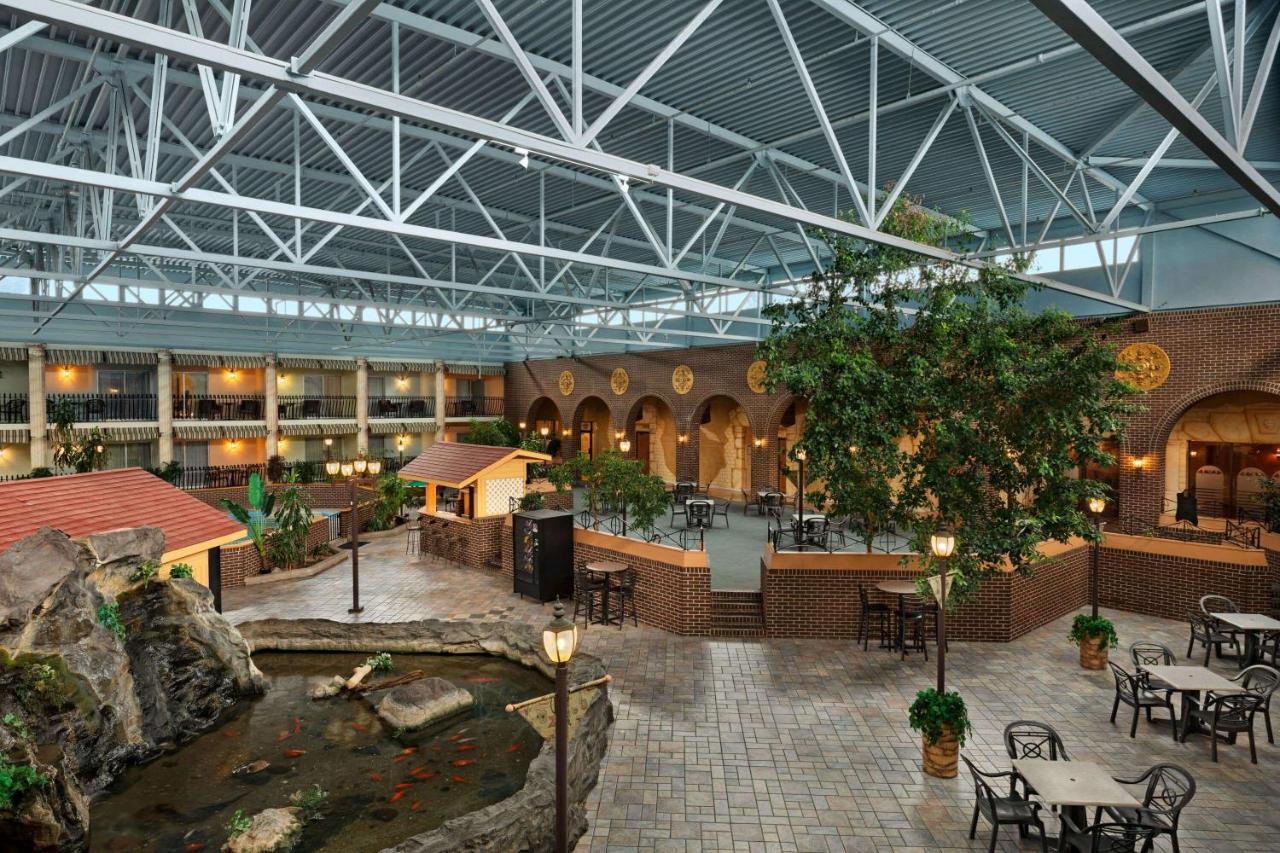 Ramada By Wyndham Fredericton Hotel Екстериор снимка