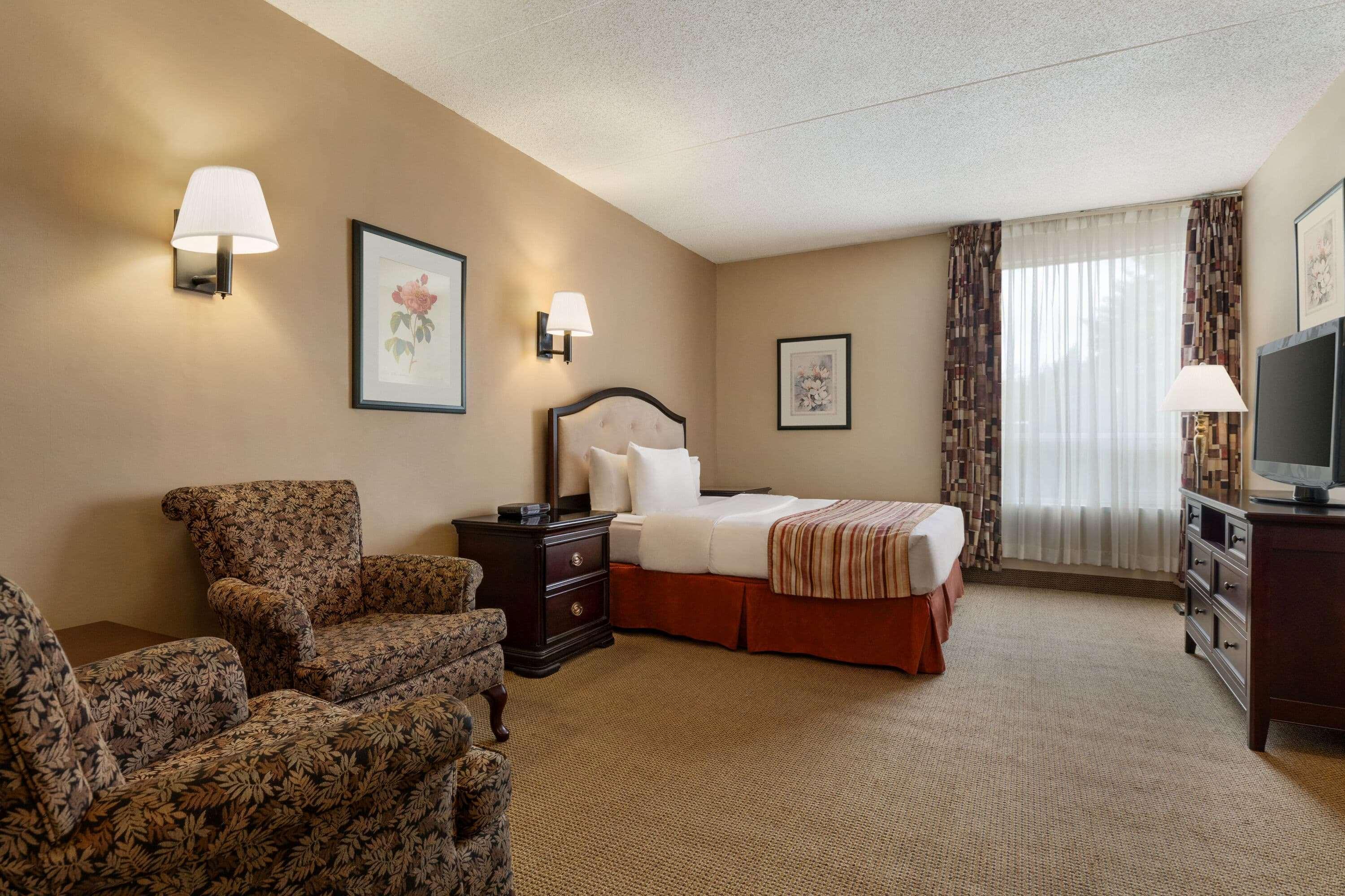 Ramada By Wyndham Fredericton Hotel Екстериор снимка