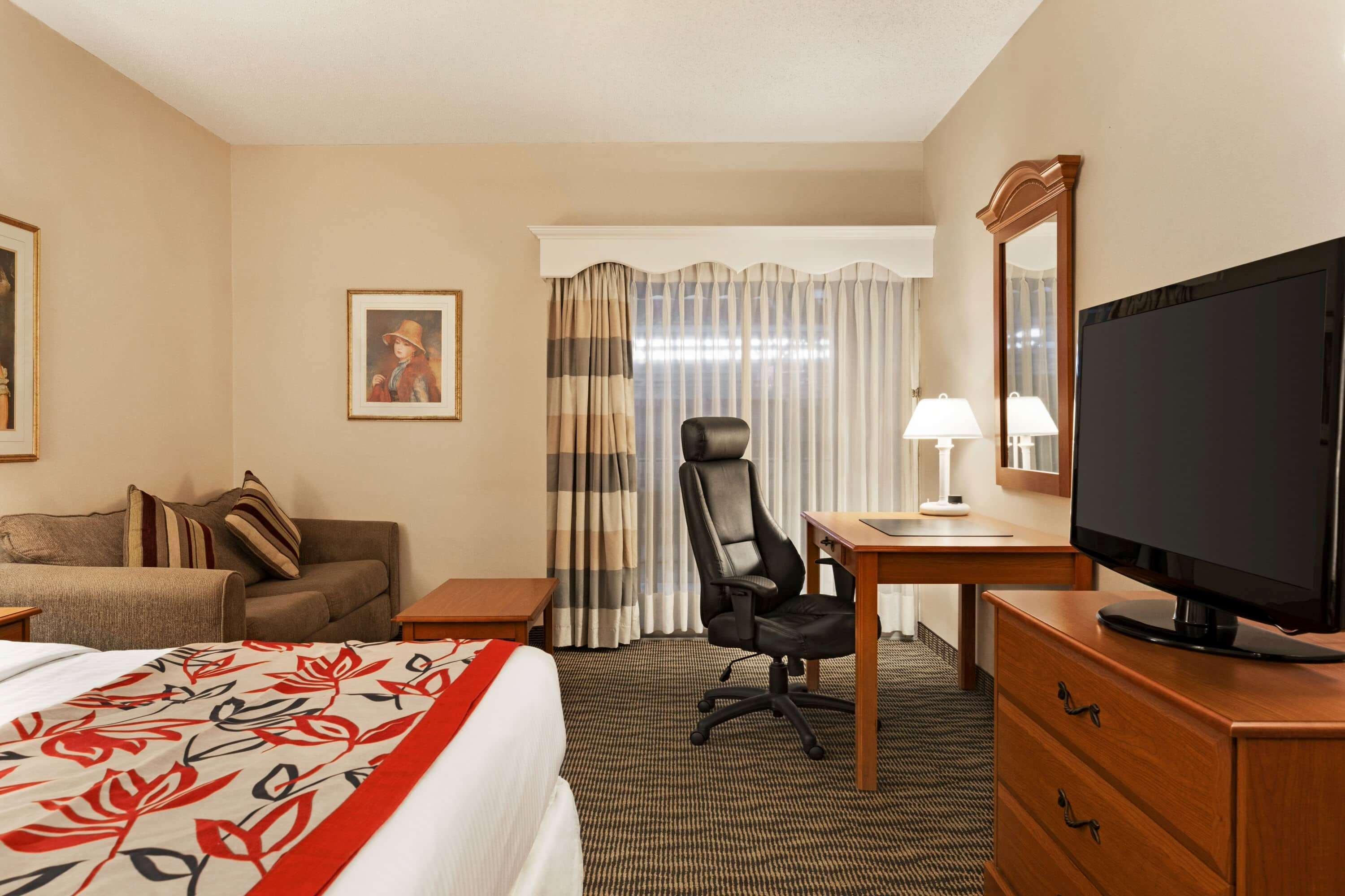 Ramada By Wyndham Fredericton Hotel Екстериор снимка