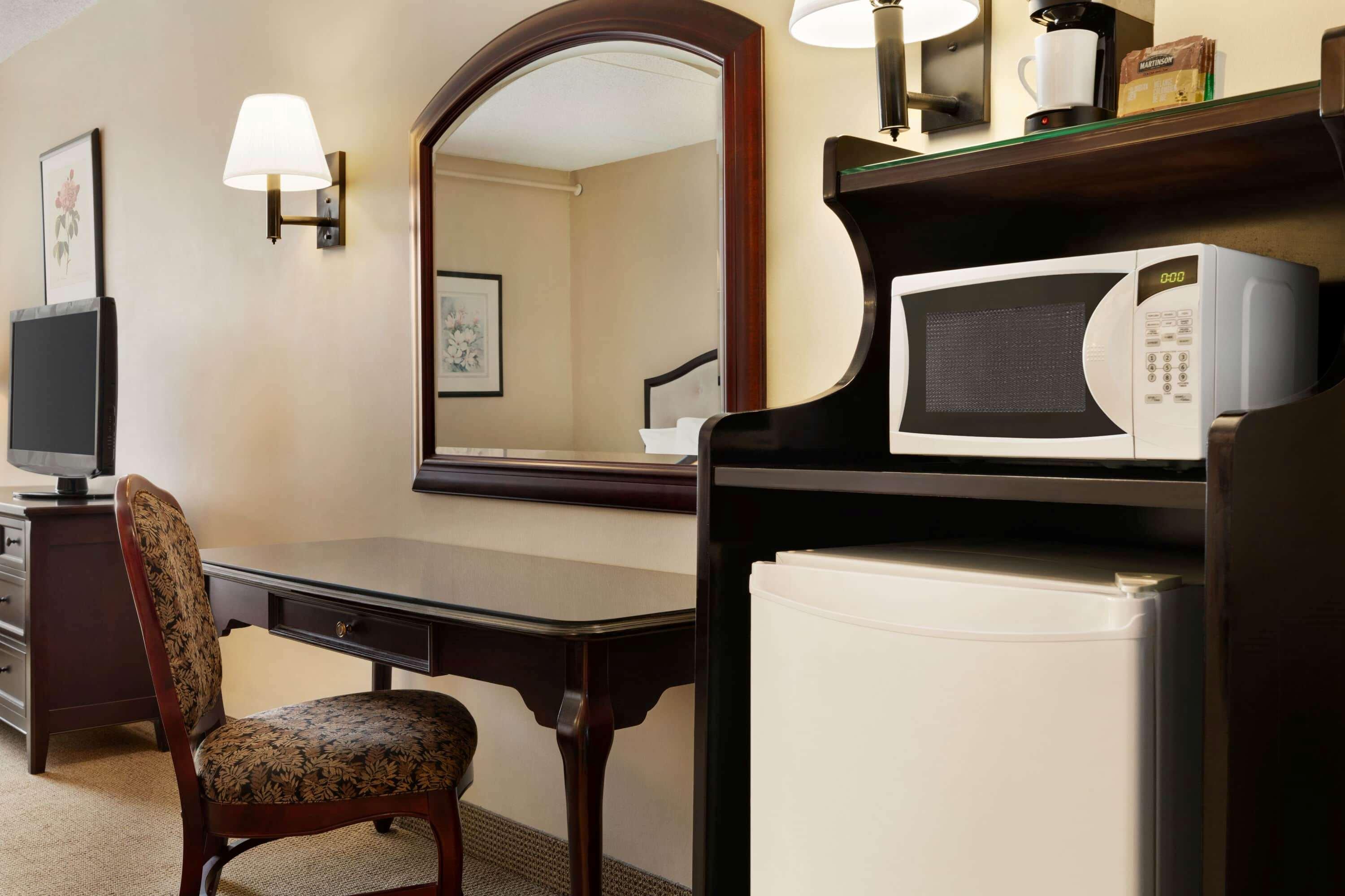 Ramada By Wyndham Fredericton Hotel Екстериор снимка