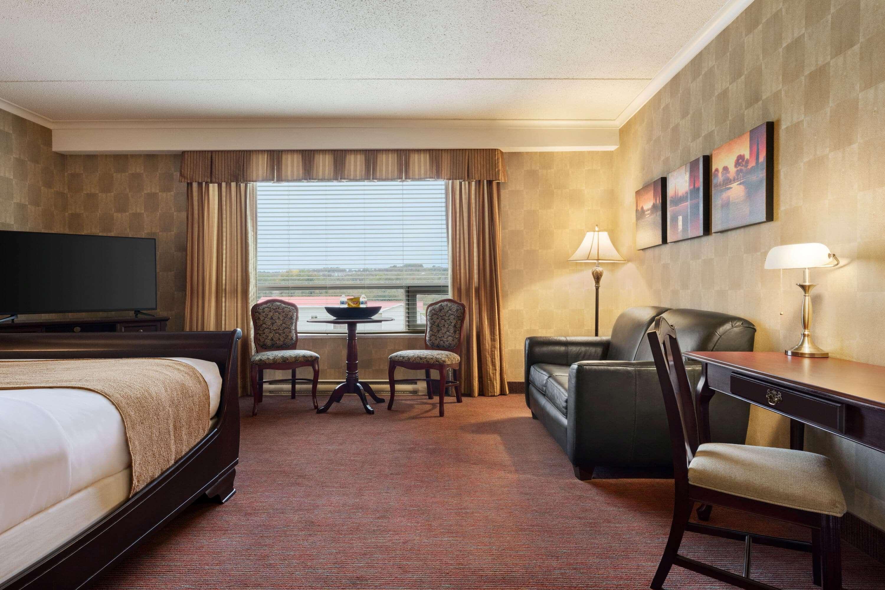 Ramada By Wyndham Fredericton Hotel Екстериор снимка