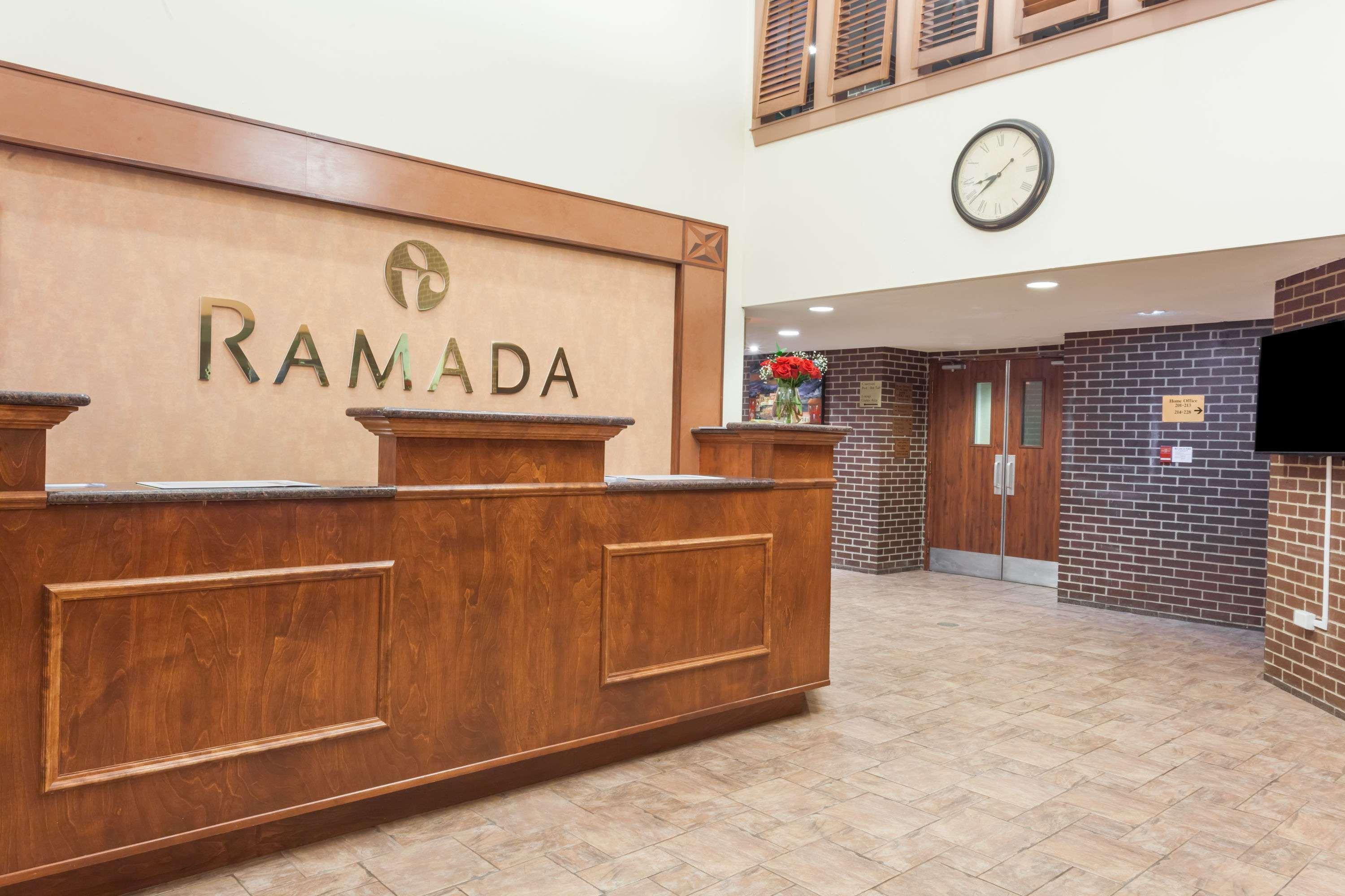 Ramada By Wyndham Fredericton Hotel Екстериор снимка