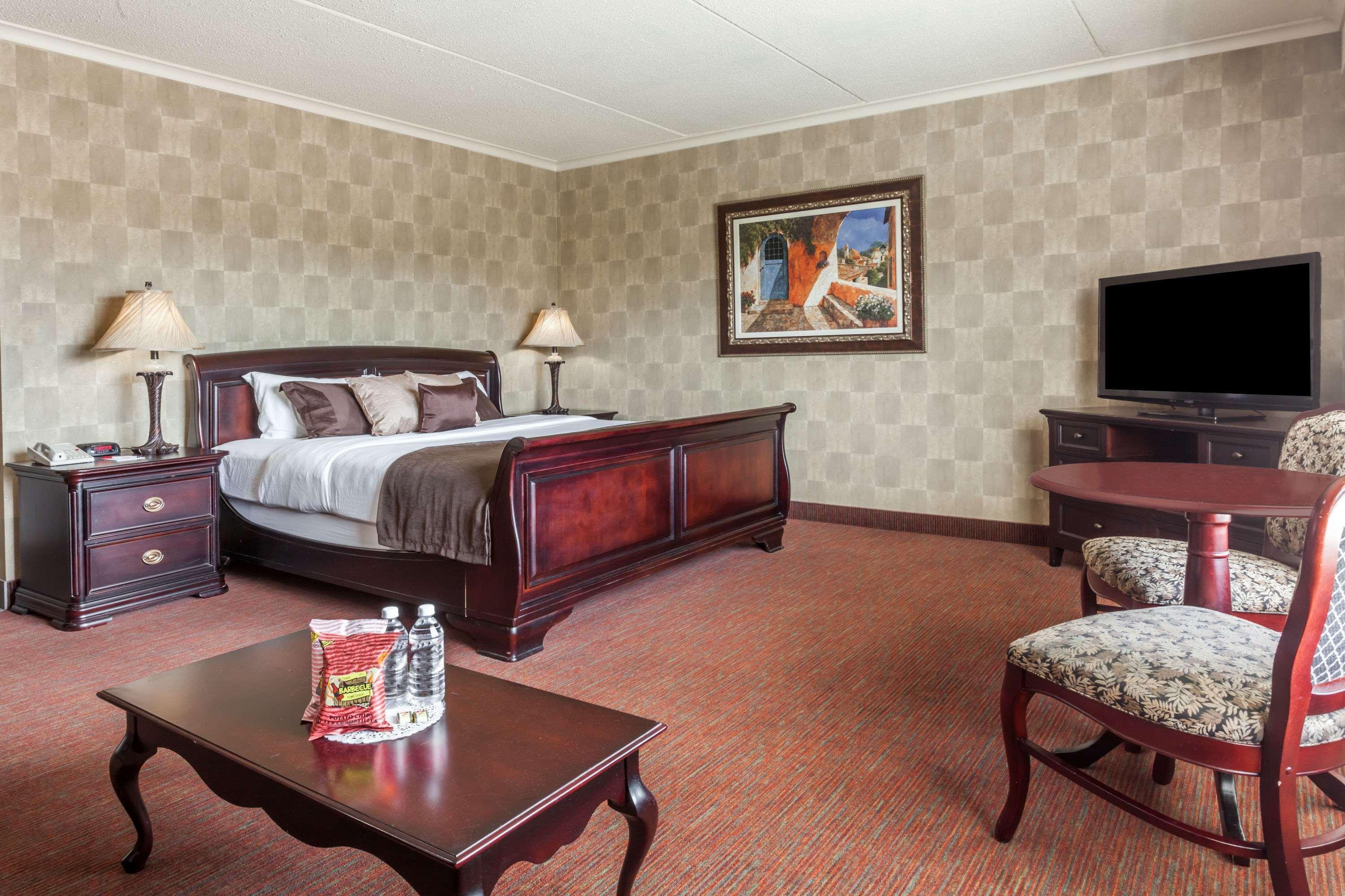 Ramada By Wyndham Fredericton Hotel Екстериор снимка