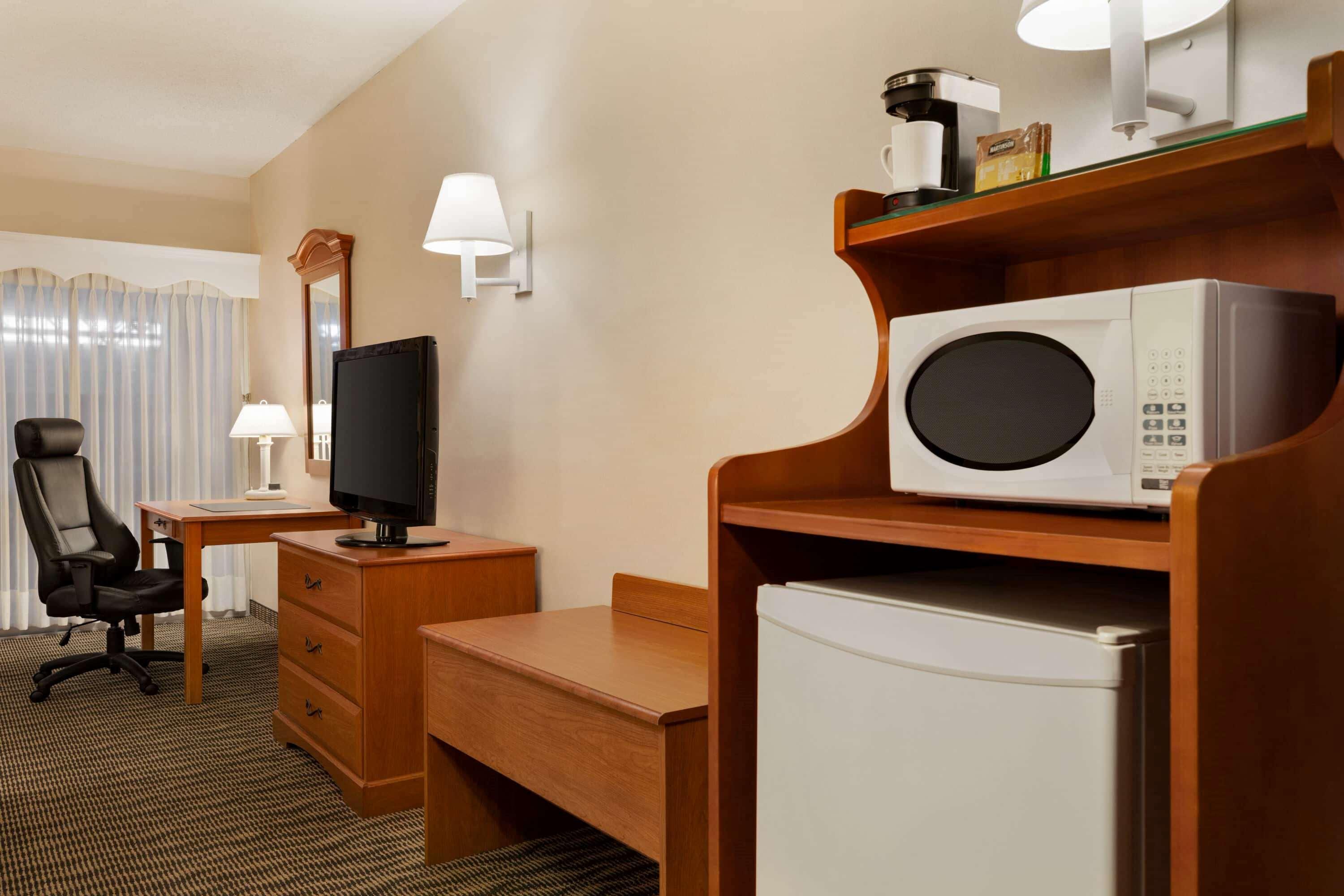 Ramada By Wyndham Fredericton Hotel Екстериор снимка