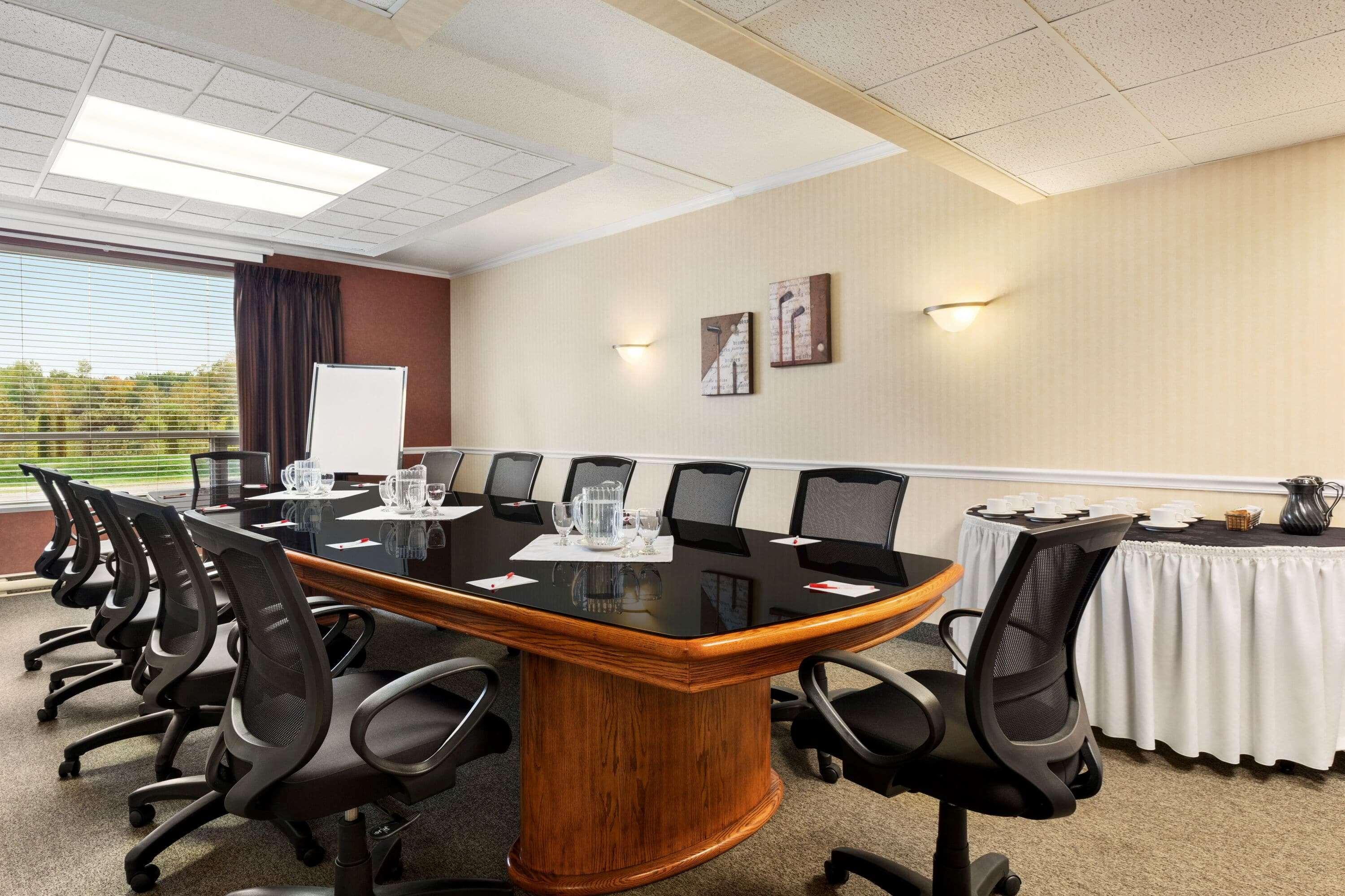 Ramada By Wyndham Fredericton Hotel Екстериор снимка