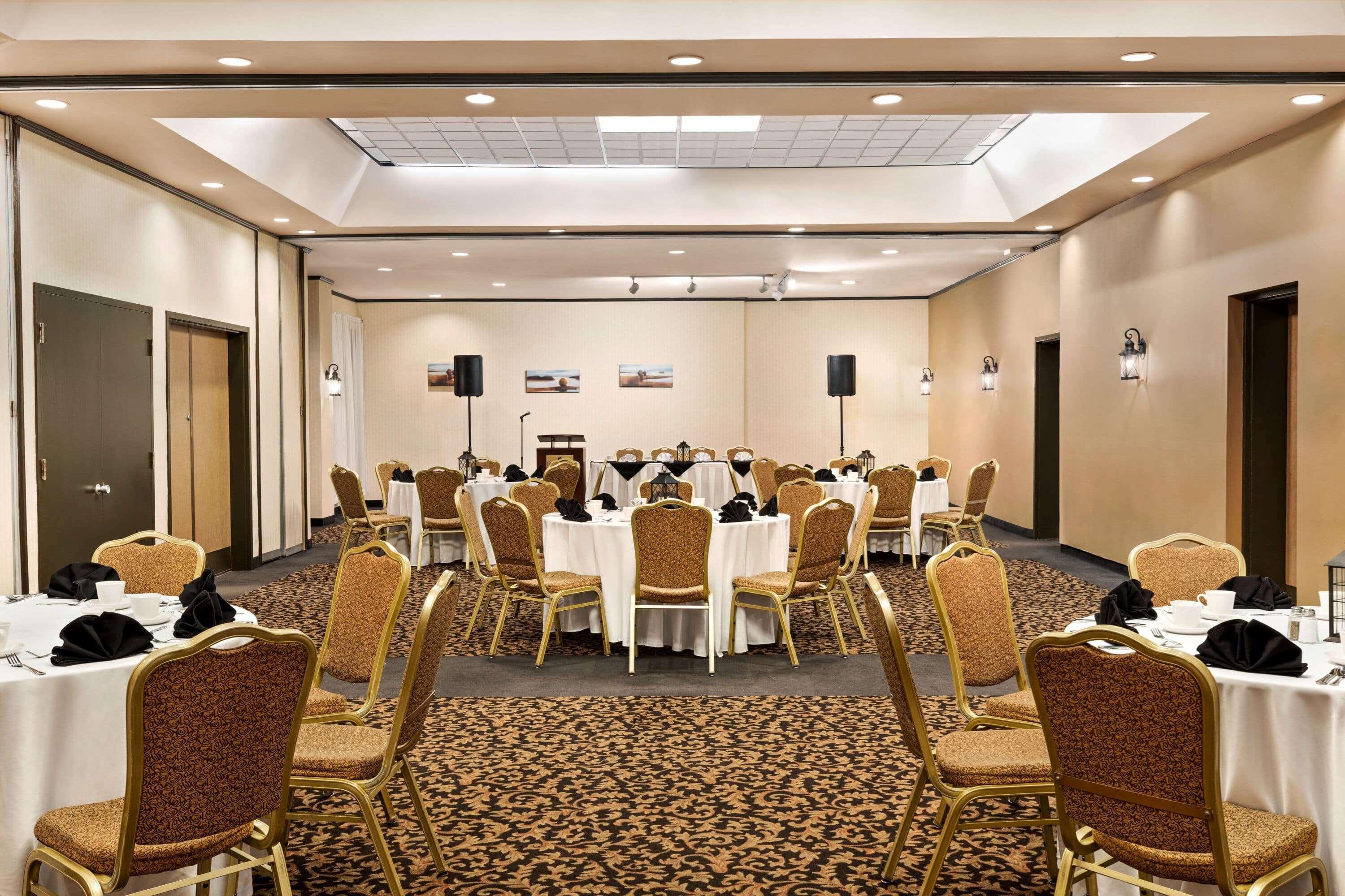 Ramada By Wyndham Fredericton Hotel Екстериор снимка